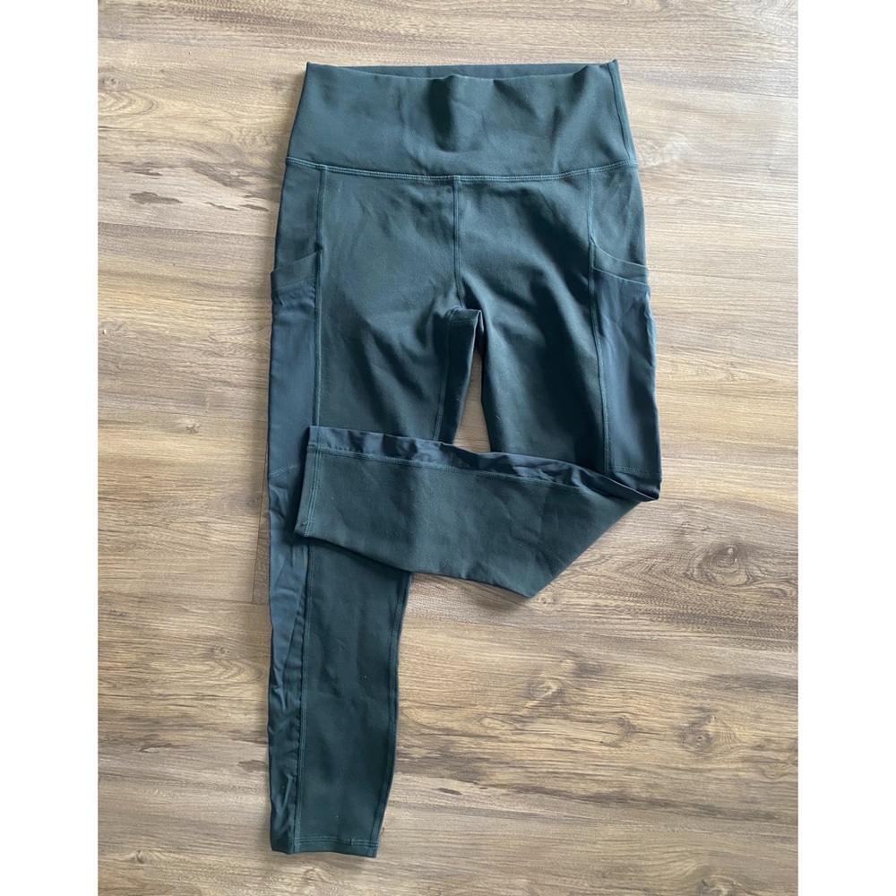 NWT Fabletics Mila Pocket Capri S 4-6